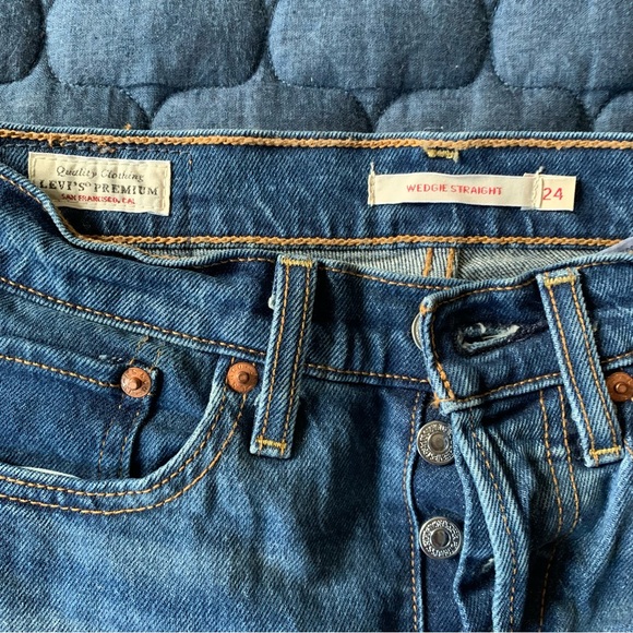 Levi’s Wedgie Straight dark wash jeans - Picture 3 of 11